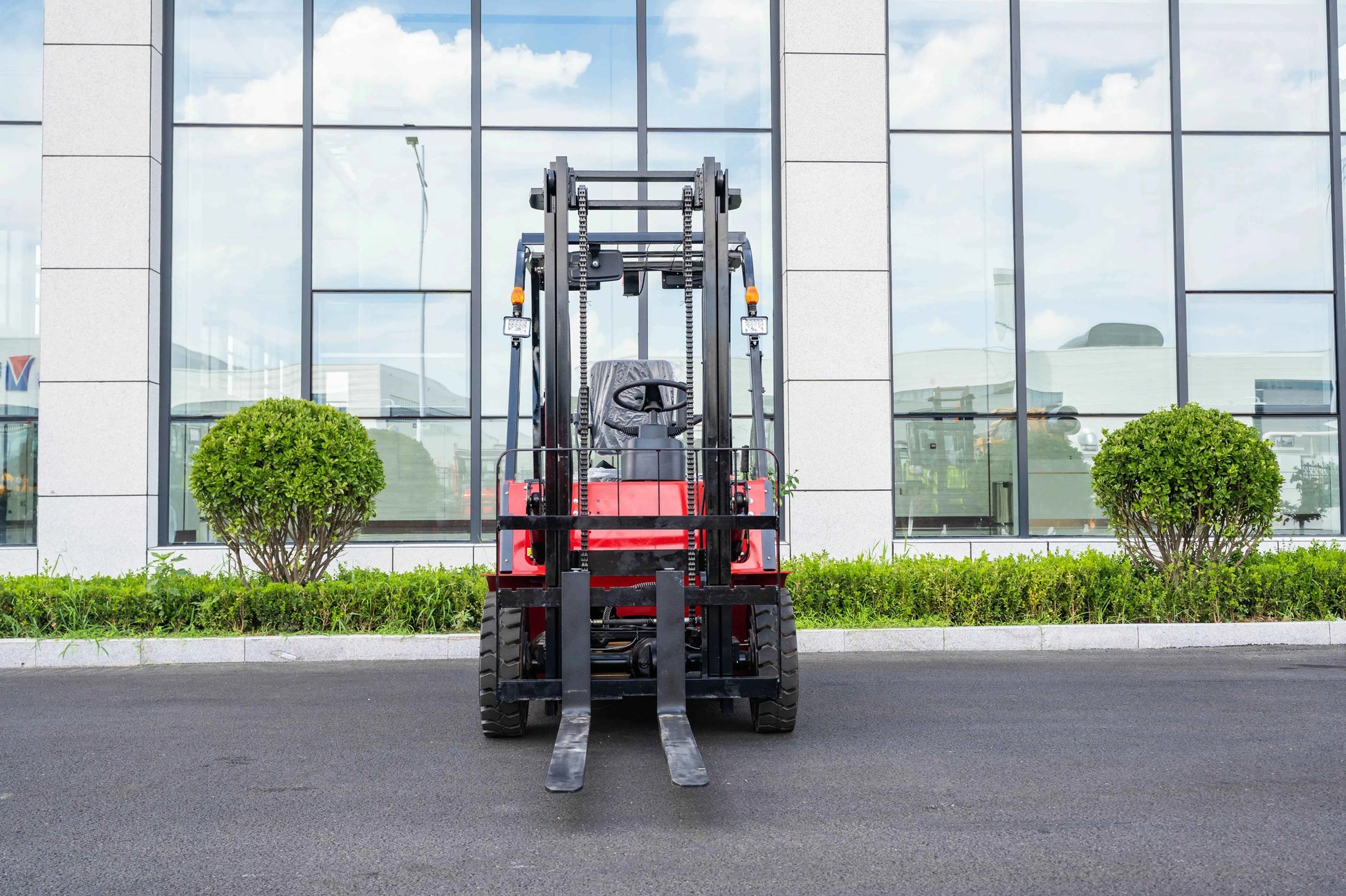 2 Ton Electric Forklift China Factory High-Efficiency Environment Friendly 4 Wheels Energy Saving Battery Forklifts Custom