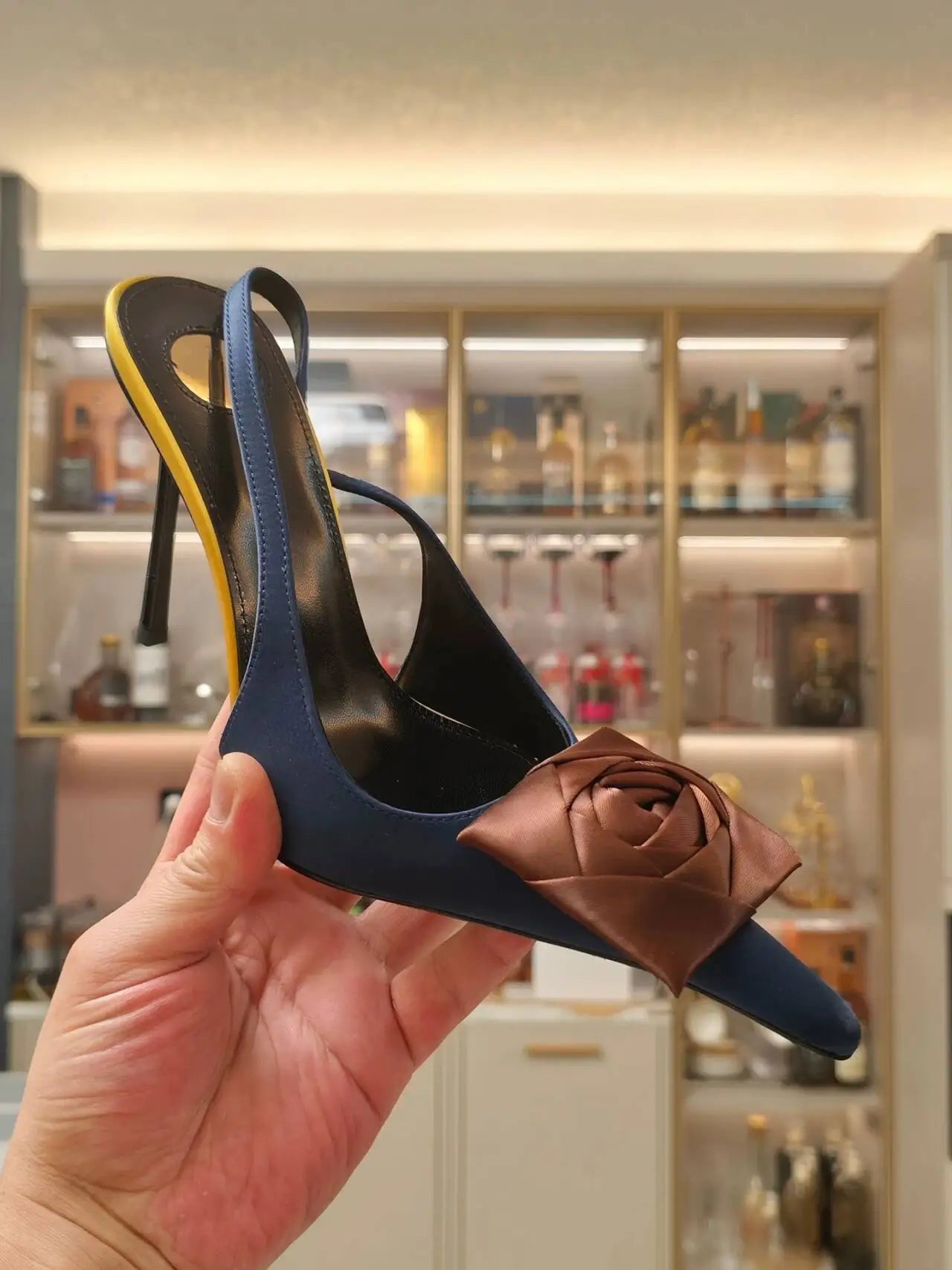 2026 Summer Women's New Pointed Shallow Mouth Sandals Fashion Show Party Wedding Women's Large Size Stiletto Sandals