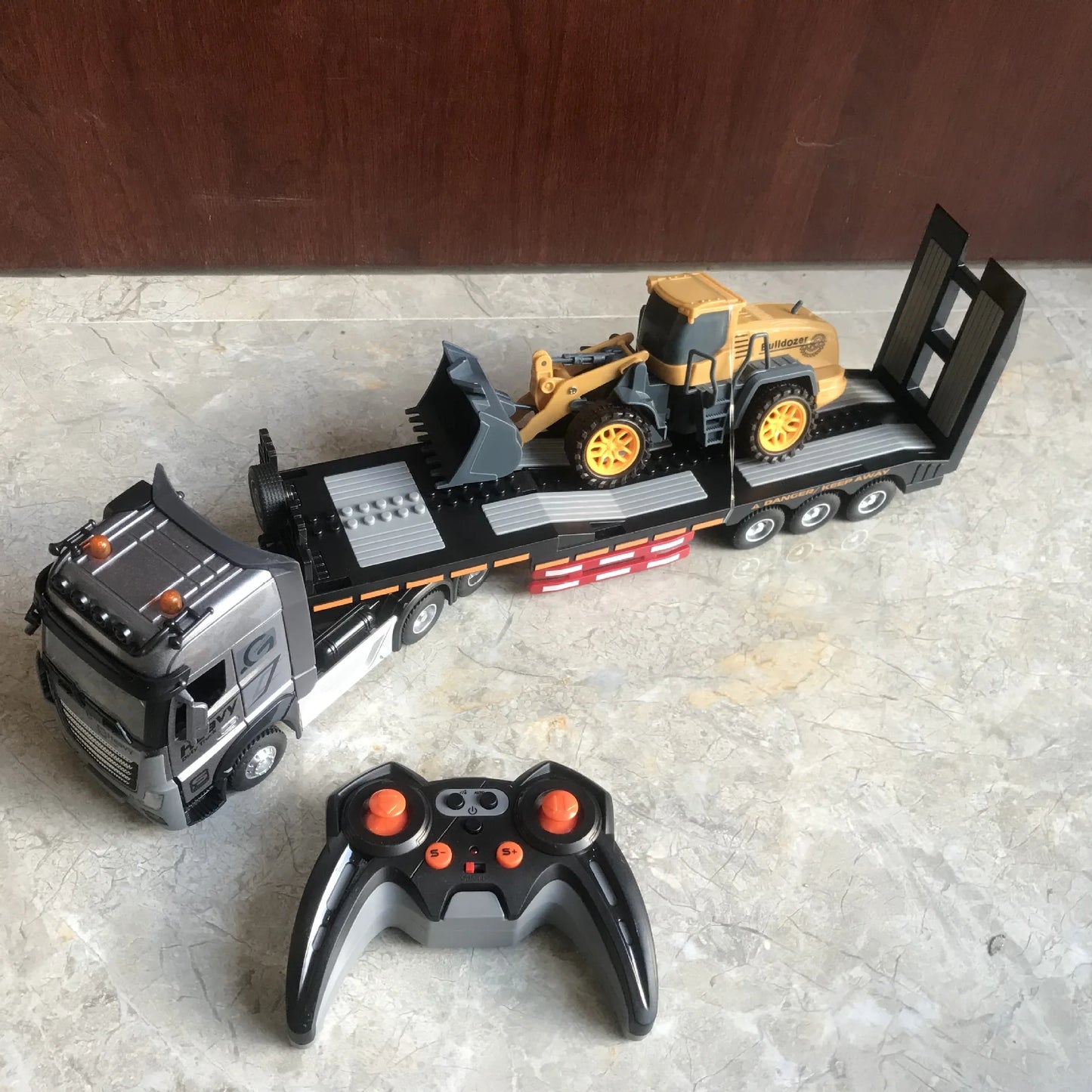RC Car Big Remote Control Oil Tank Truck 9CH Alloy Electronic Simulation Trailer LED Music RC Container Truck Rechargeable Toy