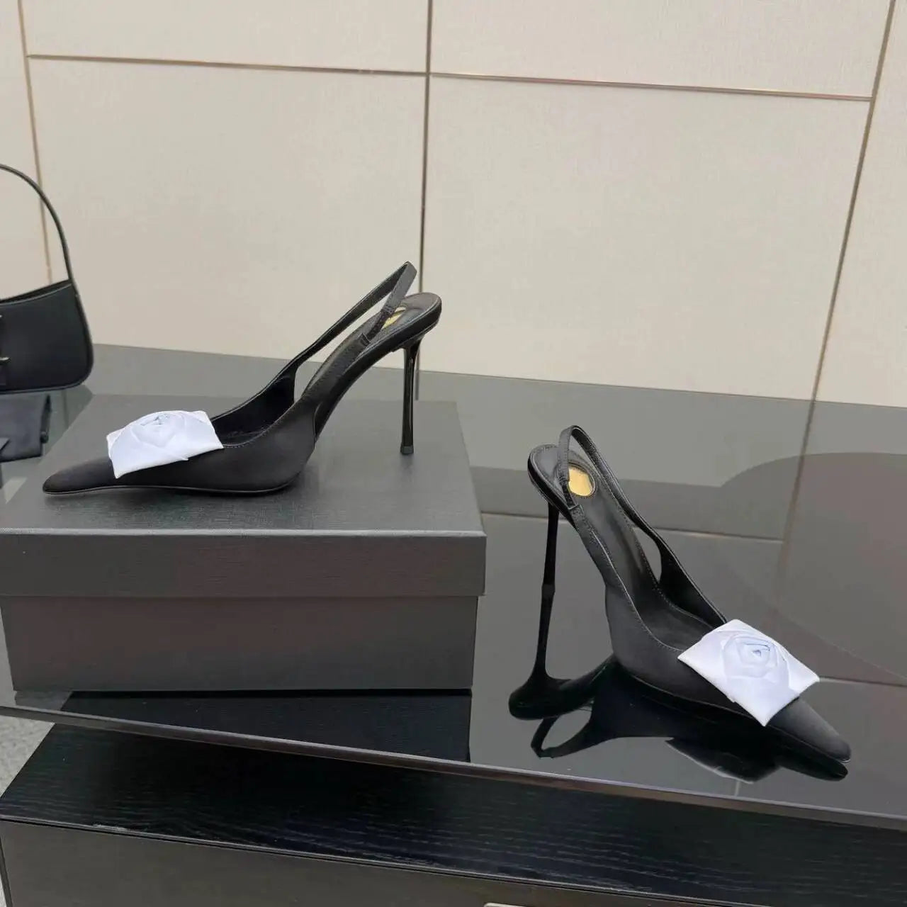 2026 Summer Women's New Pointed Shallow Mouth Sandals Fashion Show Party Wedding Women's Large Size Stiletto Sandals