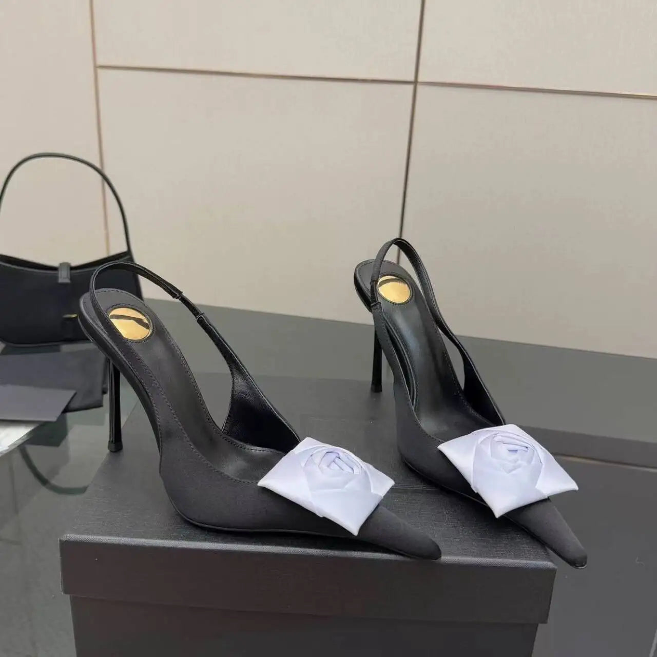 2026 Summer Women's New Pointed Shallow Mouth Sandals Fashion Show Party Wedding Women's Large Size Stiletto Sandals