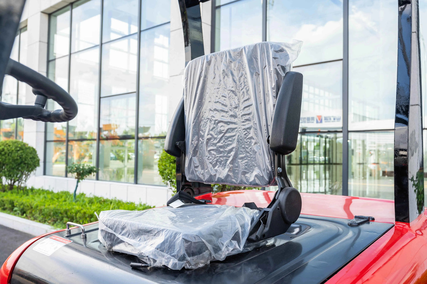 2 Ton Electric Forklift China Factory High-Efficiency Environment Friendly 4 Wheels Energy Saving Battery Forklifts Custom